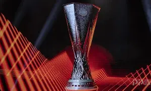 曼联43险胜狼队   曼联43险胜狼队